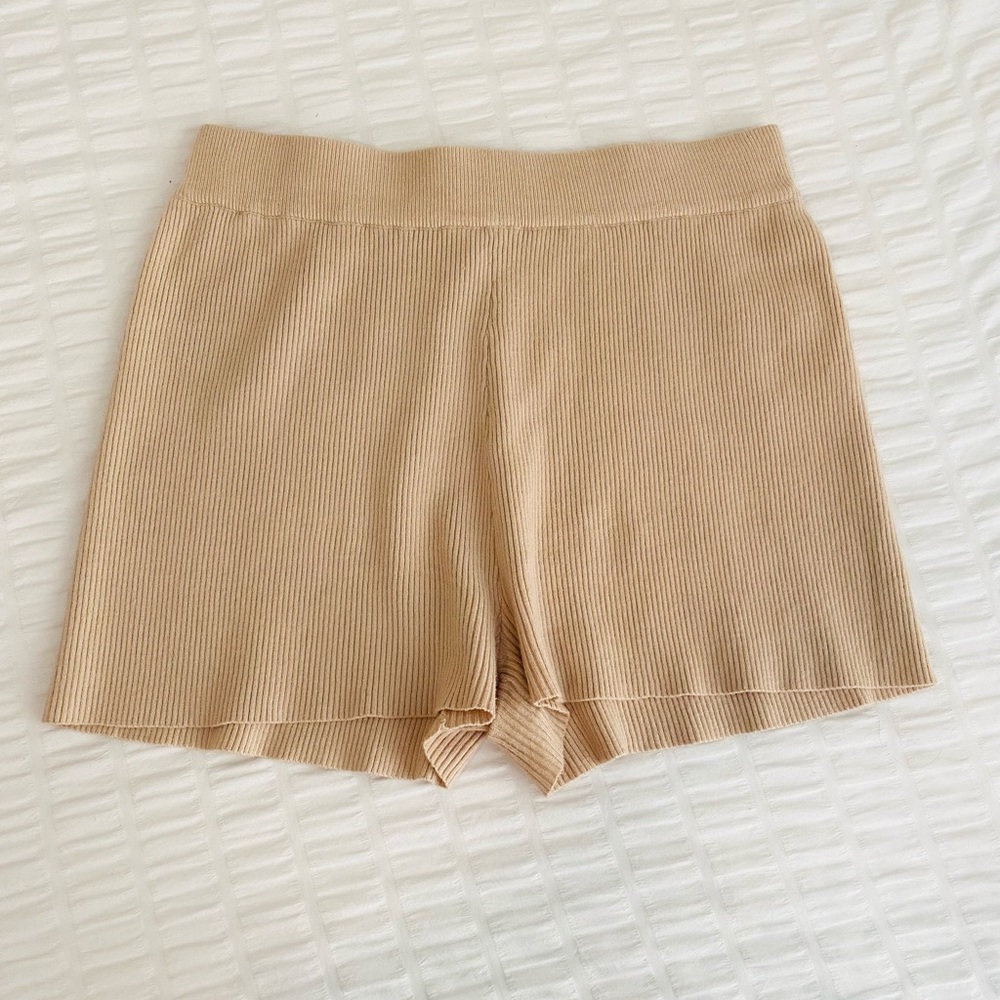 LIKE NEW Crescent lounge shorts size large! - Picture 3 of 5